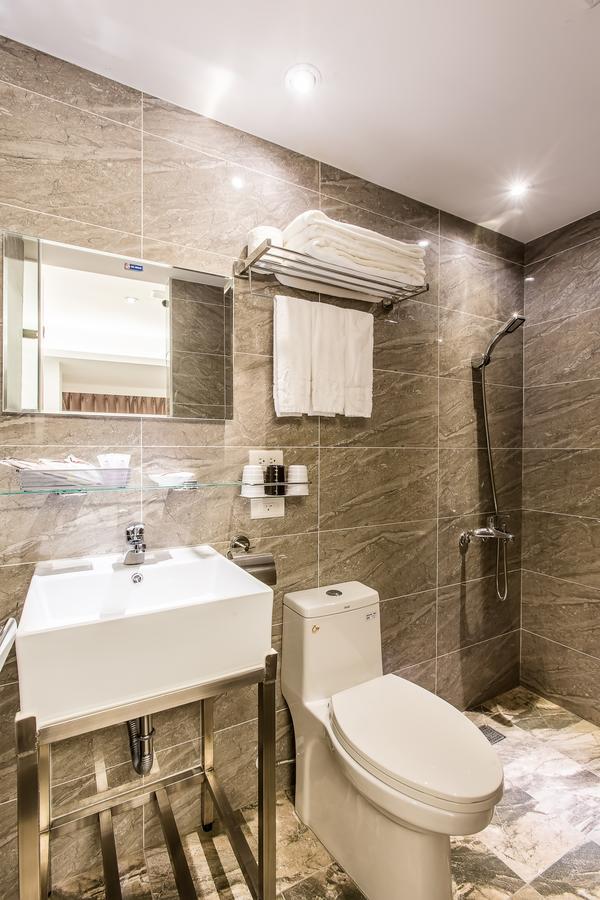 Rf Hotel  Linsen Тайпей Екстериор снимка
